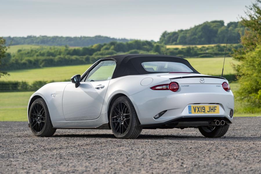  Mazda MX-5 Design Pack (ND) 2019 года  (UK) (фото 25 из 40)